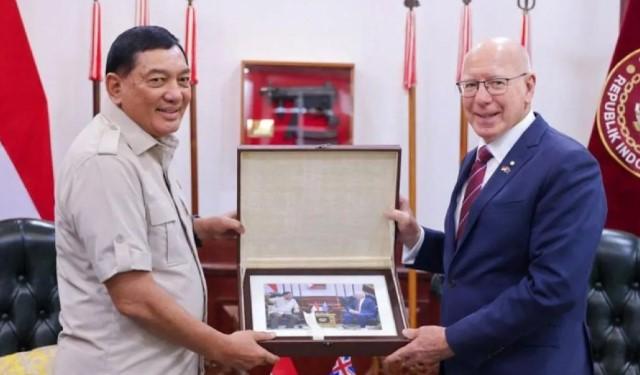Menhan Sjafrie Terima Kunjungan Kehormatan Mantan Gubernur Jenderal Australia untuk Perkuat Diplomasi Pertahanan