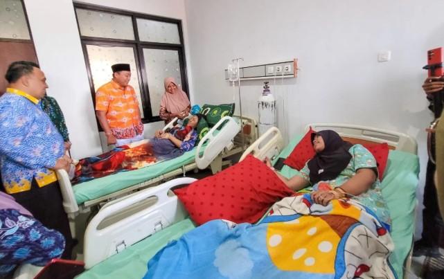 Pemkab Situbondo Tanggung Biaya Perawatan Santriwati Korban Ambruknya Atap Asrama Pesantren