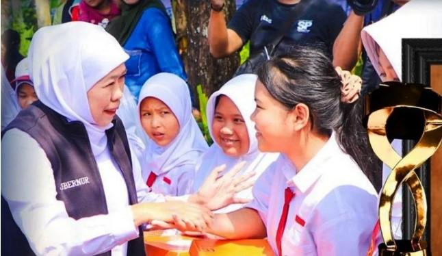 Khofifah Raih DPD RI Awards 2025 atas Dedikasi di Bidang Perlindungan Anak dan Pemberdayaan Perempuan