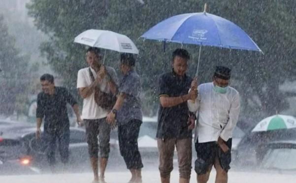 BMKG Peringatkan Cuaca Ekstrem, Hujan Petir hingga Gelombang Tinggi Ancam Sejumlah Wilayah