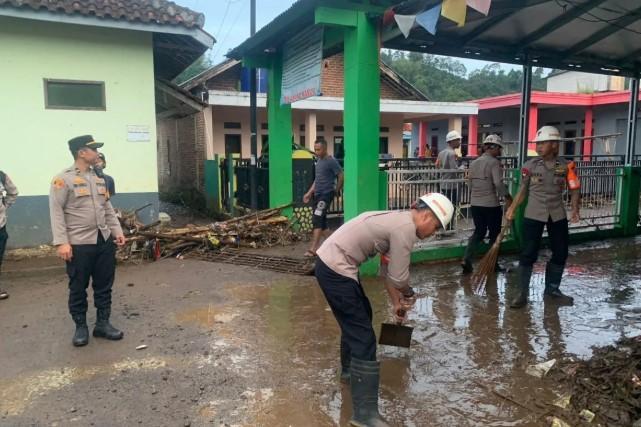 BPBD Garut Kerahkan Tim Gabungan Tangani Banjir Bandang di Kecamatan Banyuresmi