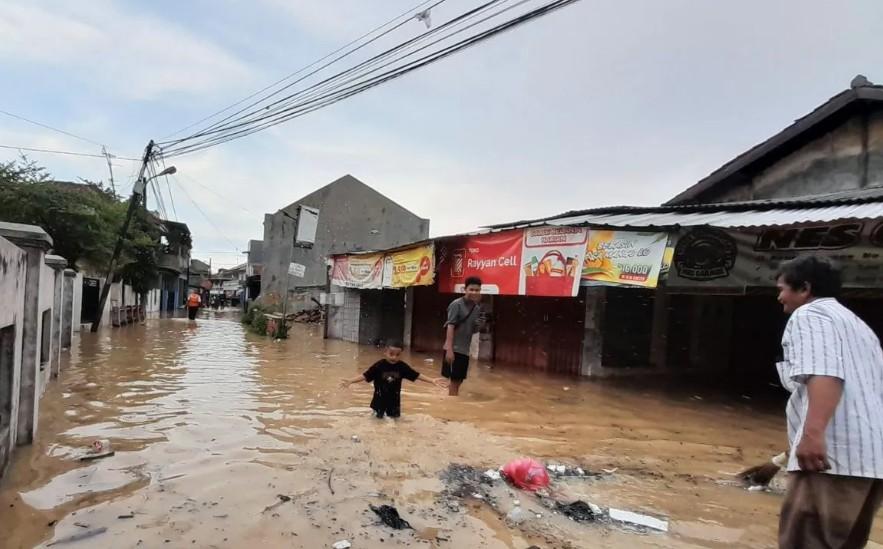 Banjir Rendam Tujuh Kecamatan di Bekasi, Ratusan Rumah Terendam dan Warga Mengungsi