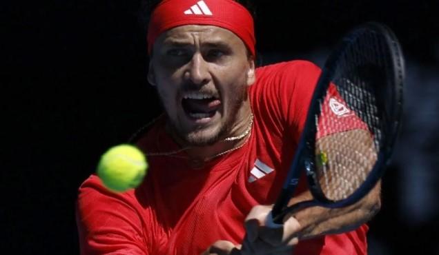 Zverev Selamatkan Dua Match Point untuk Singkirkan Medvedev di Paris Masters