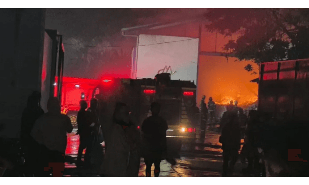 Polisi Selidiki Penyebab Kebakaran Besar Pabrik Tekstil di Cikancung Bandung