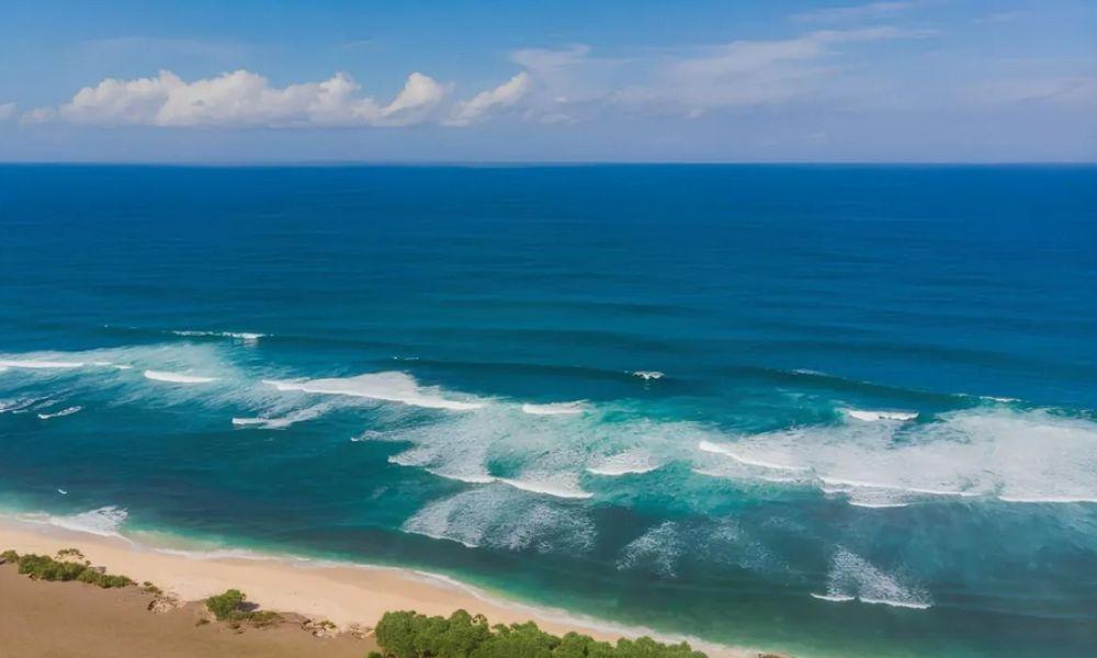 Bangko Bangko Disiapkan Jadi Destinasi Nasional Surfing, Lombok Barat Genjot Infrastruktur dan Promosi Wisata