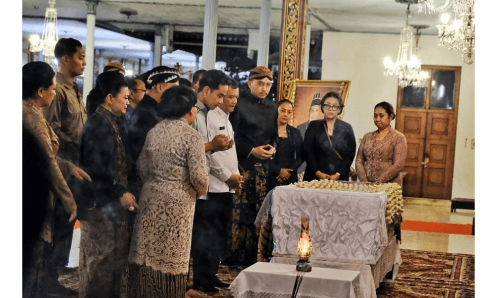 Wapres Gibran Melayat Raja PB XIII di Keraton Surakarta, Tokoh Daerah dan Kerabat Keraton Turut Hadir