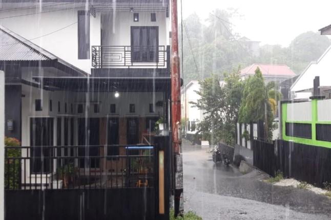 BMKG Peringatkan Potensi Hujan Lebat di Jawa Barat, Jawa Tengah, dan Jakarta hingga 7 November, Operasi Modifikasi Cuaca Disi