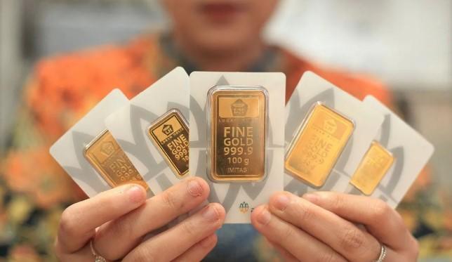 Harga Emas Antam Turun Rp12.000 per Gram, Buyback Juga Ikut Terkoreksi
