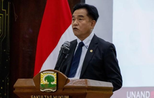 Yusril Tegaskan Konstitusi Harus Orkestrasi Hukum Barat, Islam, dan Adat demi Keadilan Substantif