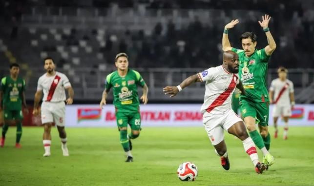 Kehilangan Fokus di Momen Krusial, Persis Solo Takluk 1-2 dari Persebaya di Gelora Bung Tomo