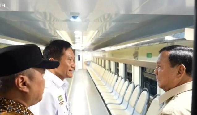 Prabowo Tinjau Gerbong Khusus Petani dan Pedagang di Stasiun Manggarai, Siap Diluncurkan Bulan Ini