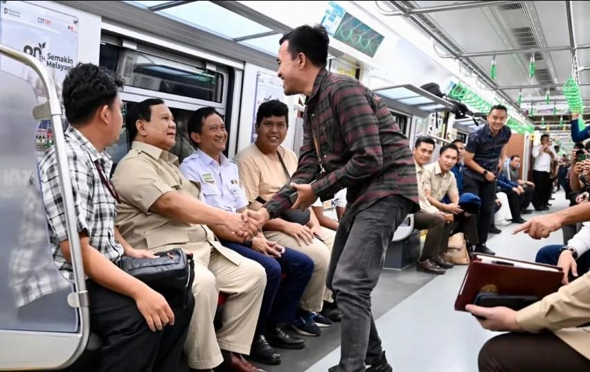 Presiden Prabowo Perintahkan Pembangunan Besar-Besaran Jaringan Kereta Api di Kalimantan, Sumatera, dan Sulawesi