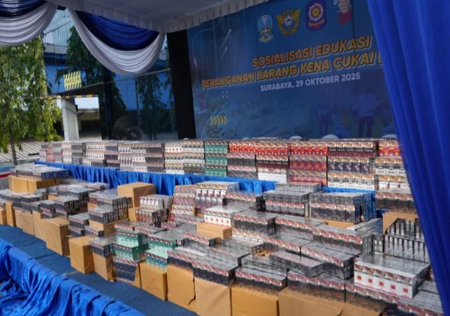 Bea Cukai dan Pemprov Jatim Musnahkan 17,1 Juta Batang Rokok Ilegal