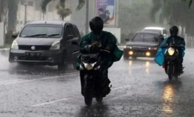 BMKG: Hujan Guyur Sebagian Besar Wilayah Indonesia Hari Ini, Waspadai Petir dan Angin Kencang