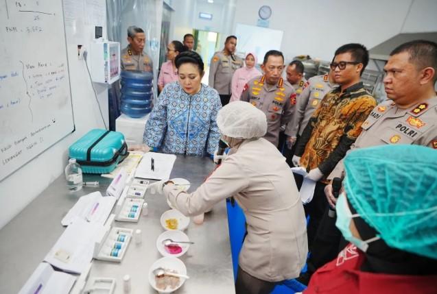 Polri dan Komisi IV DPR Tinjau Langsung Program Makan Bergizi Gratis di Karanganyar
