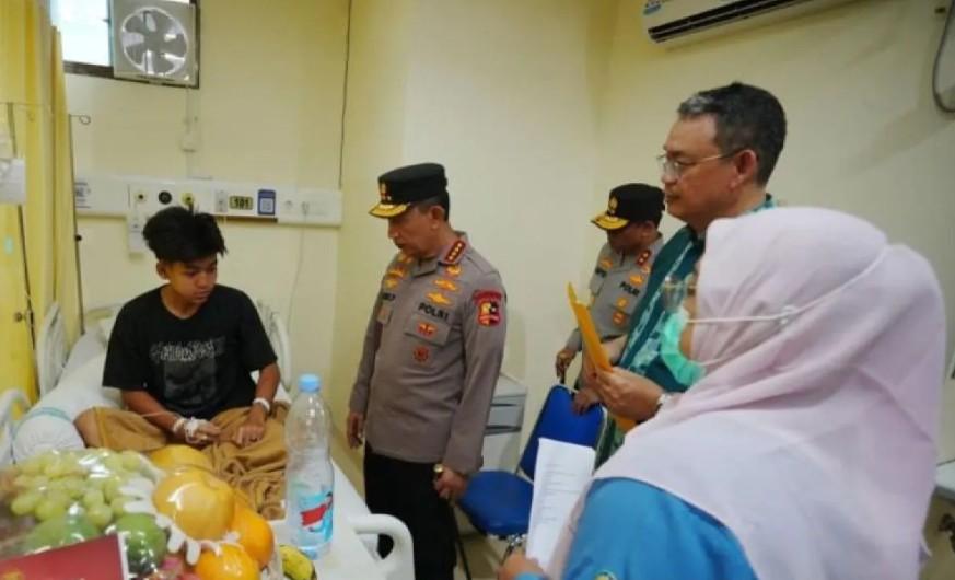 Kapolri Jenderal Listyo Sigit Prabowo Kunjungi Korban Ledakan SMAN 72 Jakarta, 14 Orang Masih Dirawat
