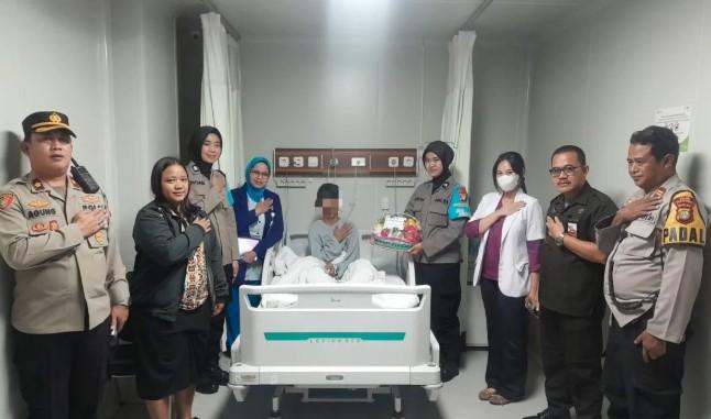 Polwan Jaga Jakarta Dampingi Korban Ledakan SMAN 72, Polri Tunjukkan Kepedulian Humanis