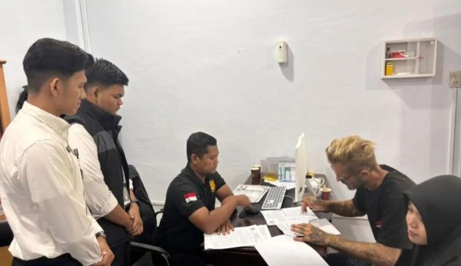 WNA Jerman Dideportasi dari Aceh Barat karena Langgar Ketertiban Umum dan Kearifan Lokal