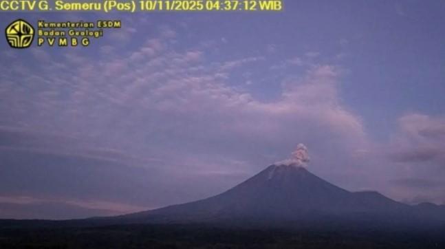 Gunung Semeru Erupsi Lagi, PVMBG Imbau Warga Waspada Radius Bahaya hingga 13 Kilometer