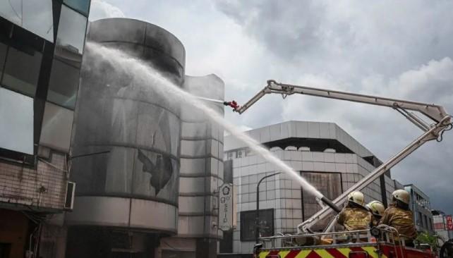 Kebakaran Toko Tekstil di Fatmawati, 59 Personel Gulkarmat Dikerahkan Padamkan Api