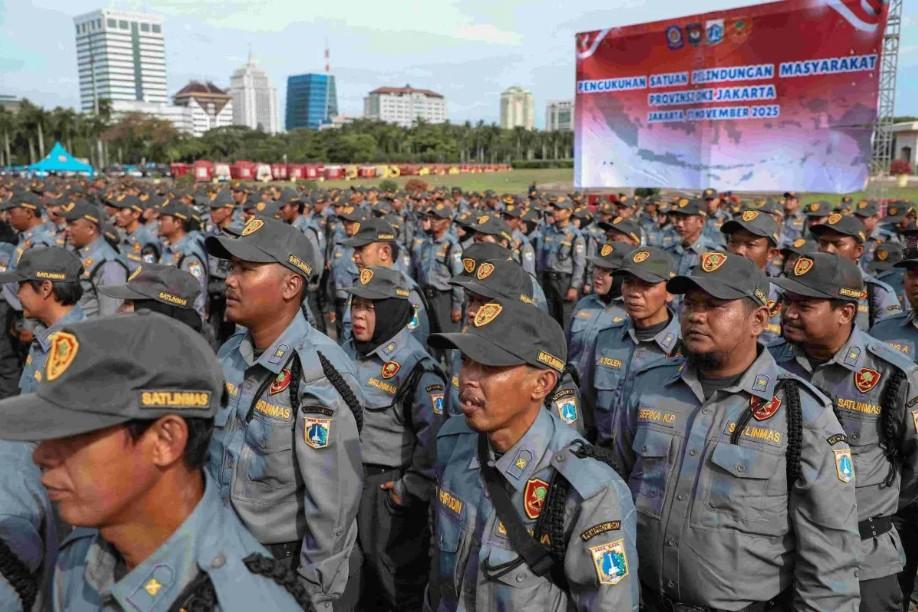 Rano Karno Kukuhkan Ribuan Anggota Satlinmas dan Satgas Linmas untuk Perkuat Ketertiban Jakarta