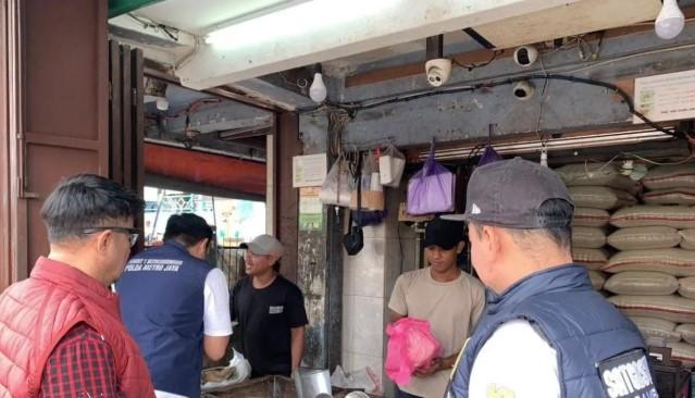 Satgas Polda Metro Cek Harga Beras di 61 Titik Jakarta, Satu Pedagang Masih Jual di Atas HET