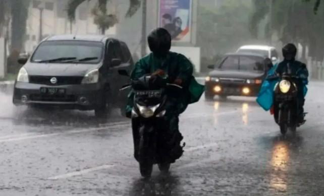 BMKG Peringatkan Potensi Hujan Lebat dan Angin Kencang di Sejumlah Kota Besar, Gelombang Tinggi Ancam Perairan Indonesia