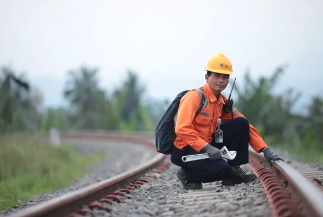 KAI Siagakan 735 Petugas Ekstra untuk Amankan Perjalanan Natal dan Tahun Baru 2026