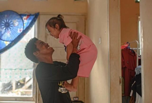 Refleksi Hari Ayah Nasional: Saatnya Ayah Hadir Utuh untuk Anak-anaknya