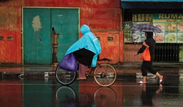 BMKG: Hujan Ringan Dominasi Wilayah Indonesia, Sejumlah Daerah Berpotensi Disertai Petir