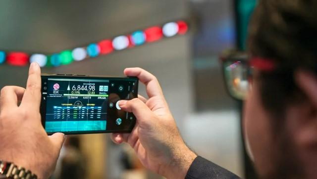 IHSG Menguat ke 8.402,48, Indeks LQ45 Melemah