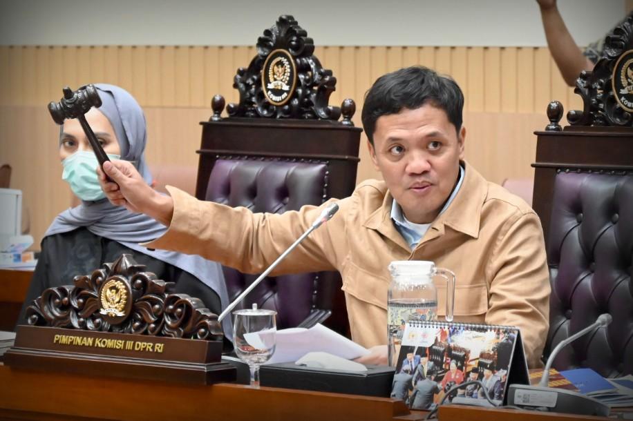 Komisi III DPR dan Pemerintah Sepakat Hapus Ketentuan Polri sebagai Penyidik Utama dalam RUU KUHAP