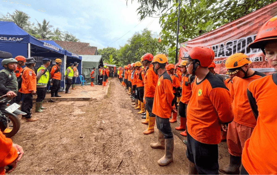 Tim SAR Persempit Pencarian Korban Longsor Cilacap, Fokus di Empat Titik Kerja dengan 12 Korban Masih Hilang