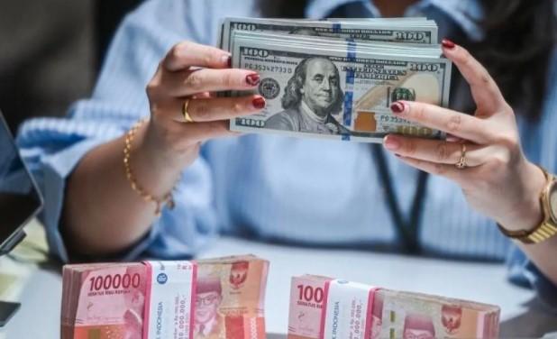 Rupiah Melemah ke Rp16.749 per Dolar AS Akibat Sentimen Risk-Off Global