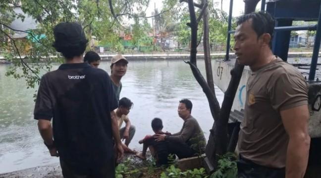 Gerak Cepat Disorot, Dua Bhabinkamtibmas Selamatkan Remaja yang Hampir Tenggelam di Koja