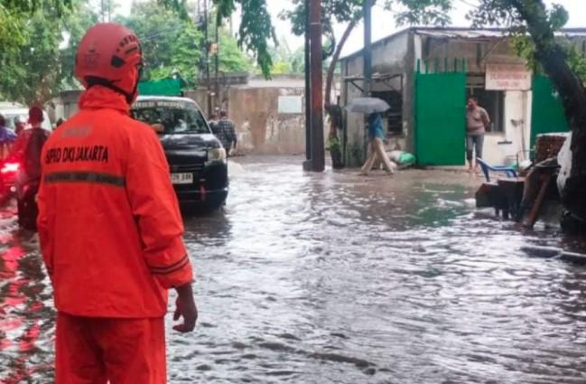 Banjir hingga 75 Sentimeter Rendam Kebon Pala, Surut Tanpa Pengungsian