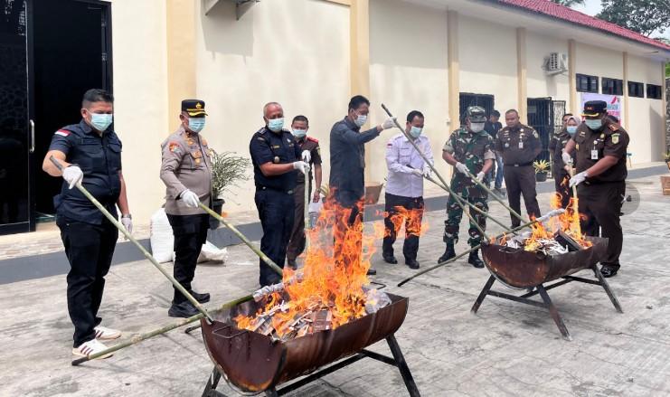 Sinergi Pemusnahan Narkotika dan Beragam Barang Ilegal di Sumatra Barat