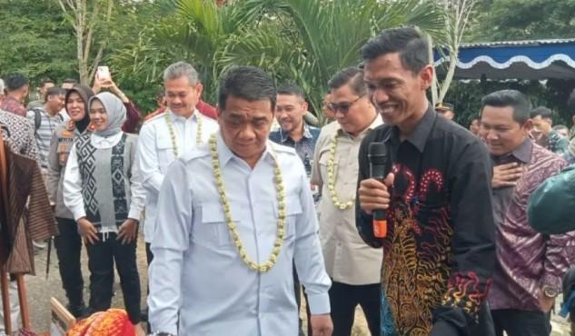 Wamendes Riza Patria Resmikan Bantuan Ternak untuk Bumdes Guwosari, Dorong Desa Bangkit dan Sejahtera
