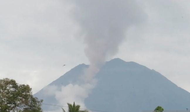 Aktivitas Gunung Semeru Meningkat, Status Level IV (Awas) pada 21 November 2025