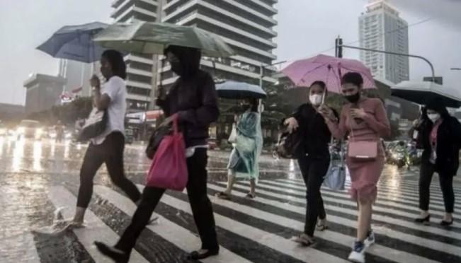 BMKG: Sebagian Besar Wilayah Indonesia Akan Diguyur Hujan pada Jumat, Waspadai Petir di Beberapa Kota