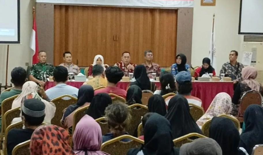 Pemkot Jakarta Timur Tertibkan Permukiman di TPU Kebon Nanas dan Kober Rawa Bunga untuk Atasi Krisis Lahan Makam