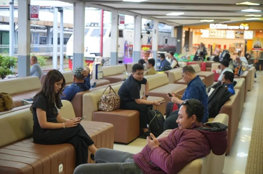 Menjelang Libur Akhir Tahun, Tiket Kereta Api di Daop 2 Bandung Mulai Diburu Masyarakat