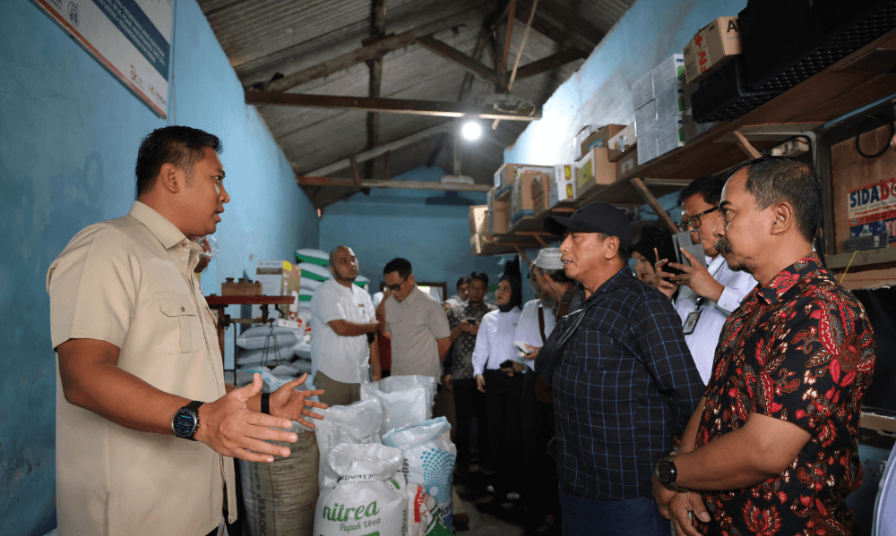 Sidak Kios Pupuk di Malang, Wamentan Sudaryono Pastikan Harga Sudah Turun—Petani Langsung Bersyukur