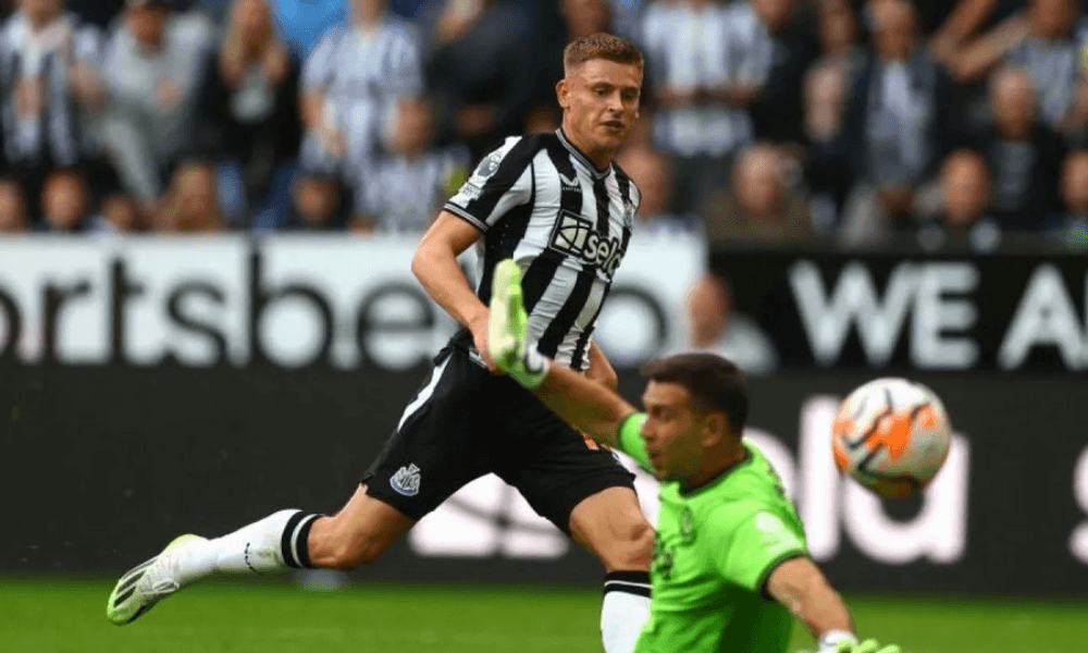 Dwigol Harvey Barnes Bawa Newcastle Taklukkan Manchester City 2-1 di St. James Park