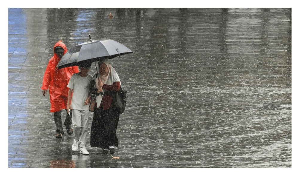 BMKG: Jakarta Diprakirakan Diguyur Hujan Merata dari Siang hingga Malam Hari