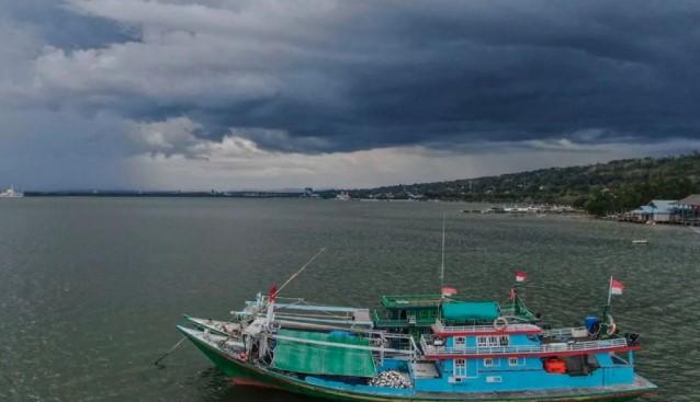BMKG Peringatkan Potensi Gelombang Tinggi 2,5 Meter di Perairan NTT hingga 27 November 2025
