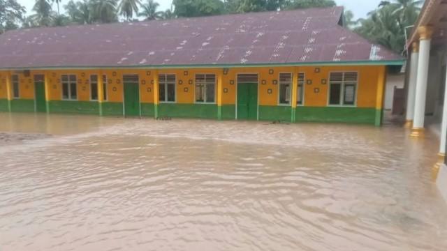 Ribuan Warga Padang Pariaman Terdampak Banjir Akibat Empat Sungai Meluap