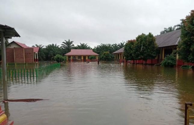 Banjir Terjang 23 Sekolah di Pasaman Barat, Dinas Pendidikan Siapkan Pemulihan