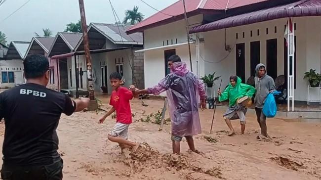 Banjir di Batu Busuk Surut, 50 KK Dievakuasi BPBD Padang setelah Hujan Lebat Lima Hari