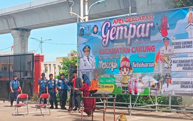 Pemkot Jakarta Timur Sosialisasikan Penggunaan APAR untuk Mencegah Kebakaran di Permukiman